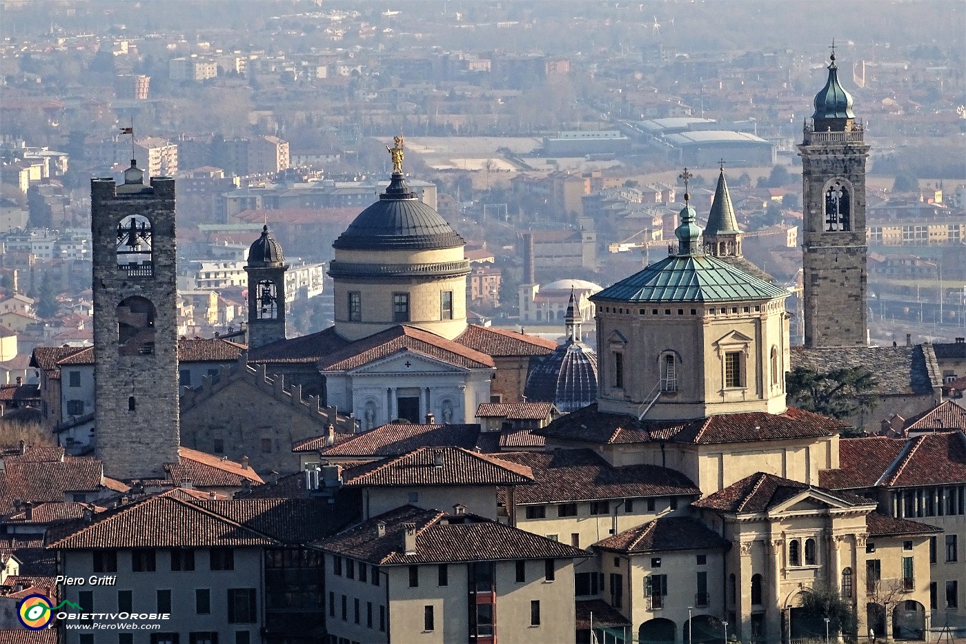 45 Torri, campanili, cupole del centro storico col Seminario in primo piano .JPG